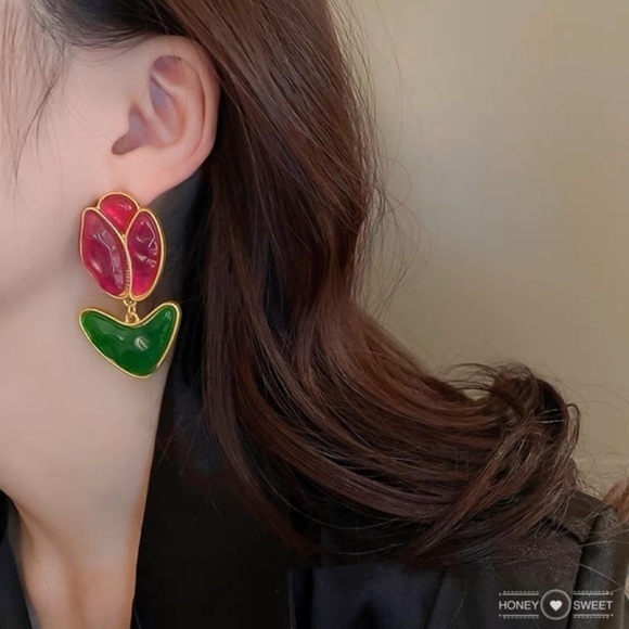 - - 18K GP Vintage Tulip 🌷 Dangle Earrings - Picture 11 of 11